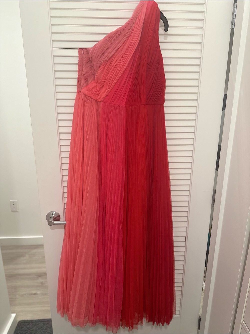 Hutch One-Shoulder Color Block Tulle Pleated Dress in Pink & Red Size 10 - Picture 4 of 7